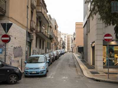 Da qui infatti tutta una serie di stradine in salita (via Lecce, via Foggia, via Lucera) si dirigono in una zona che conserva alcuni edifici di inizio secolo